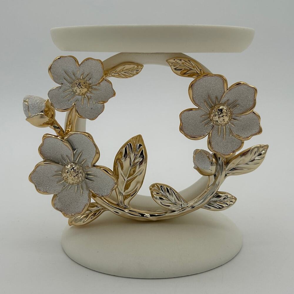 Bath & Body Works White Gold Flower Ring 3 Wick Candle Holder Pedestal
